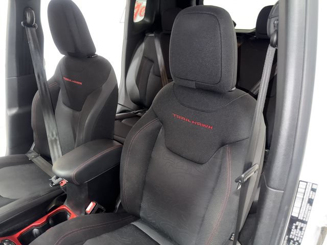 Used 2018 Jeep Renegade Trailhawk w/ UConnect 8.4 Nav Group AWD/4WD image 12