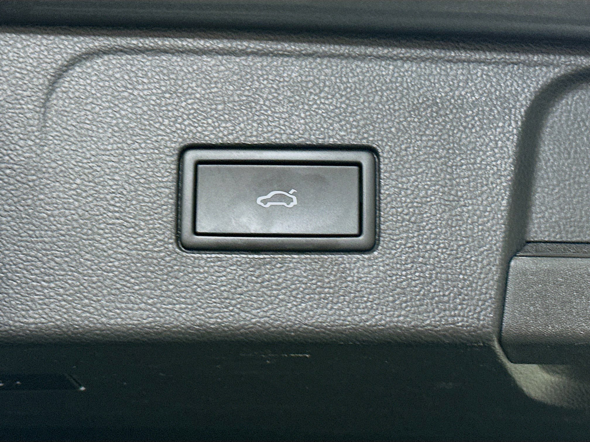 Used 2025 Volkswagen Atlas SE image 32