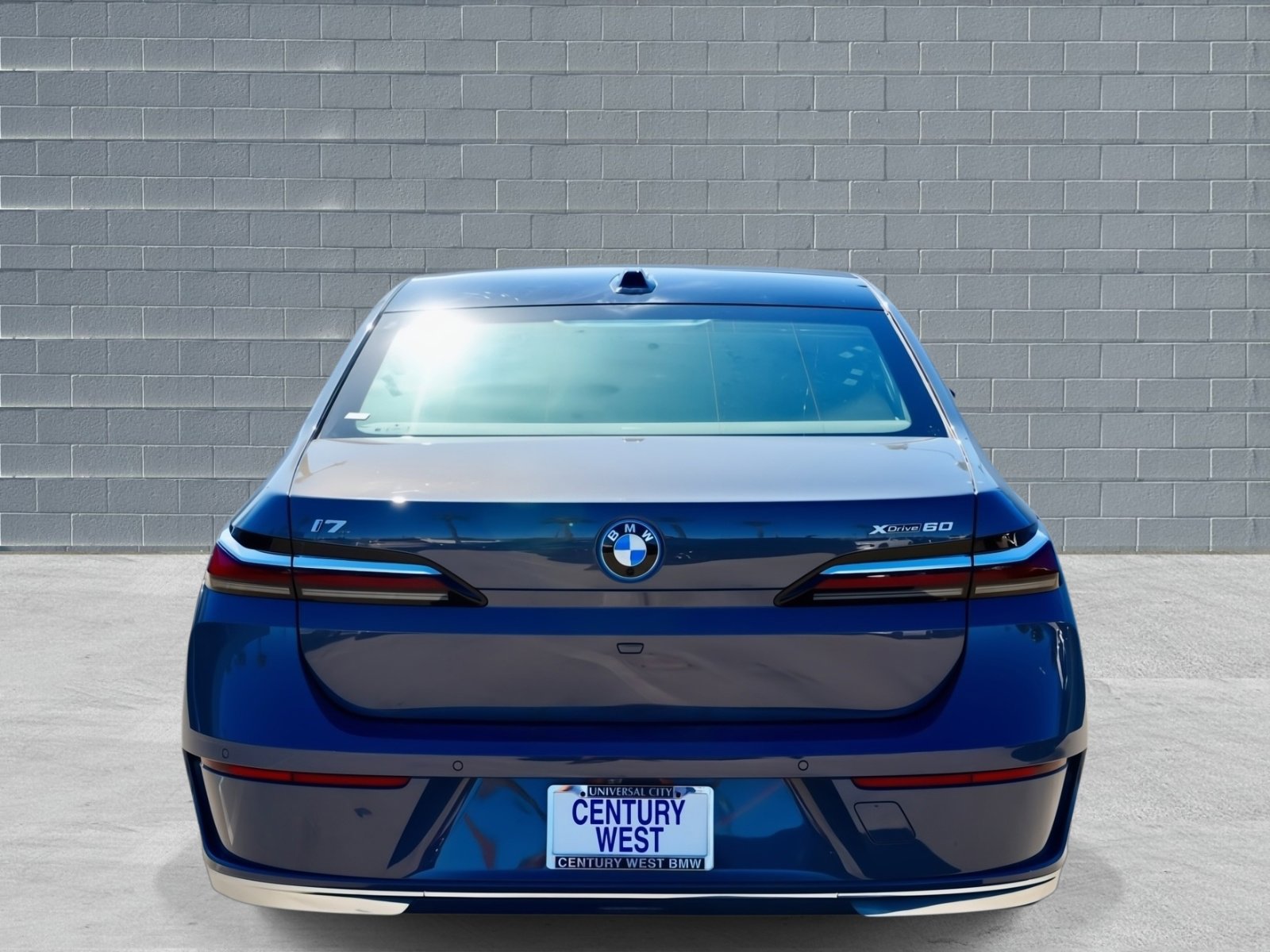 Used 2025 BMW i7 xDrive60 w/ Executive Package image 7