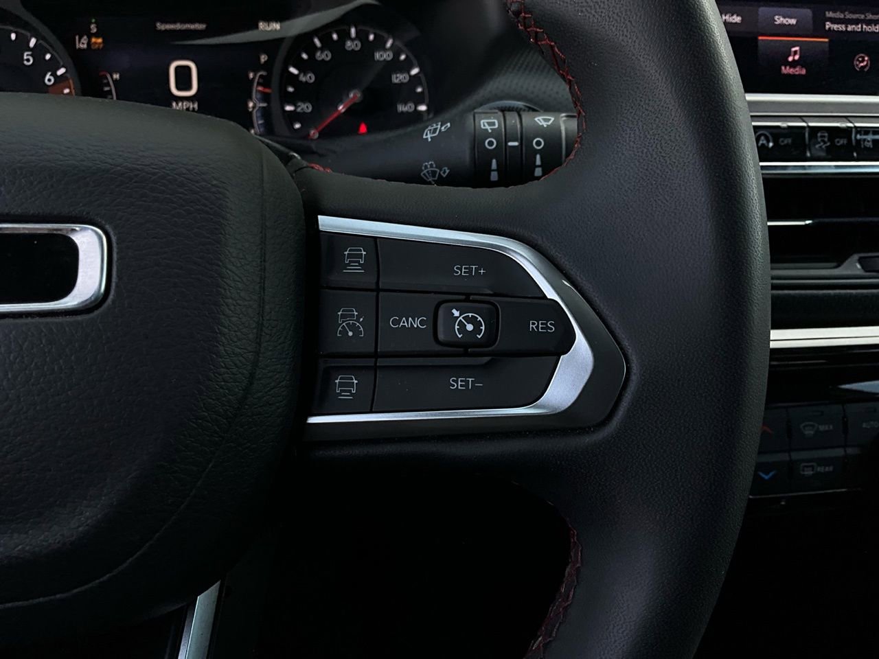 Used 2025 Jeep Compass Trailhawk image 35