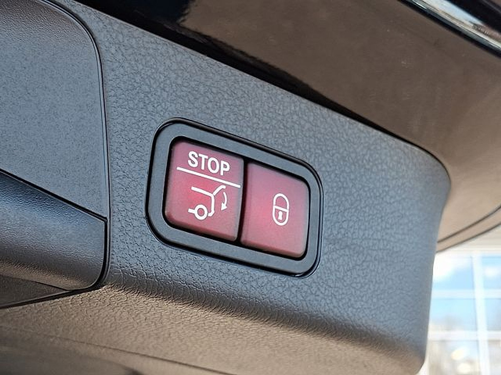 Used 2026 Mercedes-Benz GLB 250 4MATIC image 24