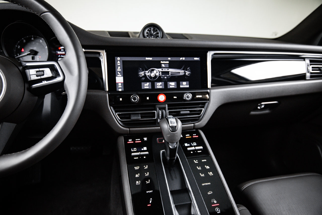 Certified 2026 Porsche Macan S AWD/4WD image 19