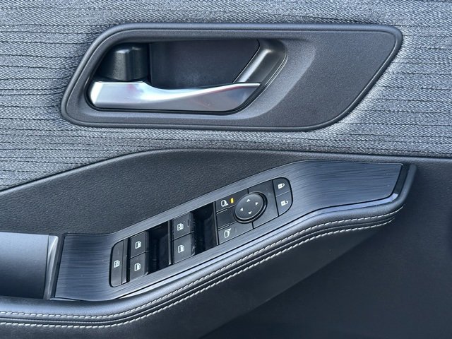 Certified 2023 Nissan Rogue SV image 17