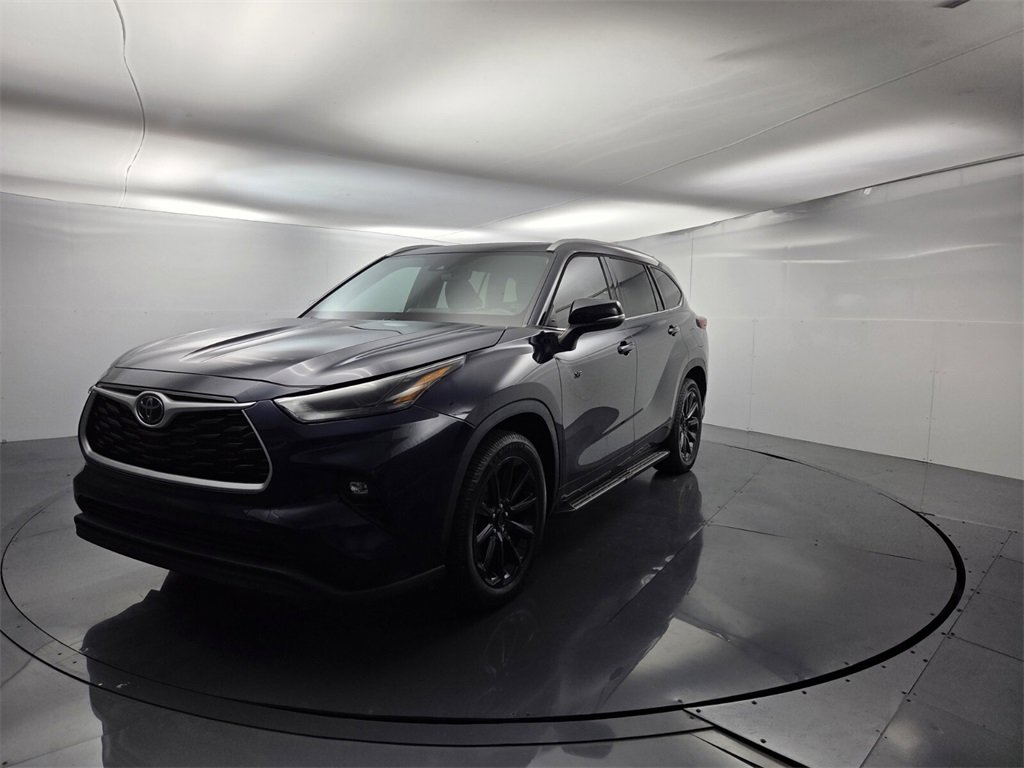 Used 2022 Toyota Highlander XLE image 4