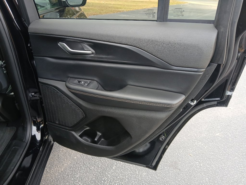 Certified 2023 Jeep Grand Cherokee Laredo X image 29