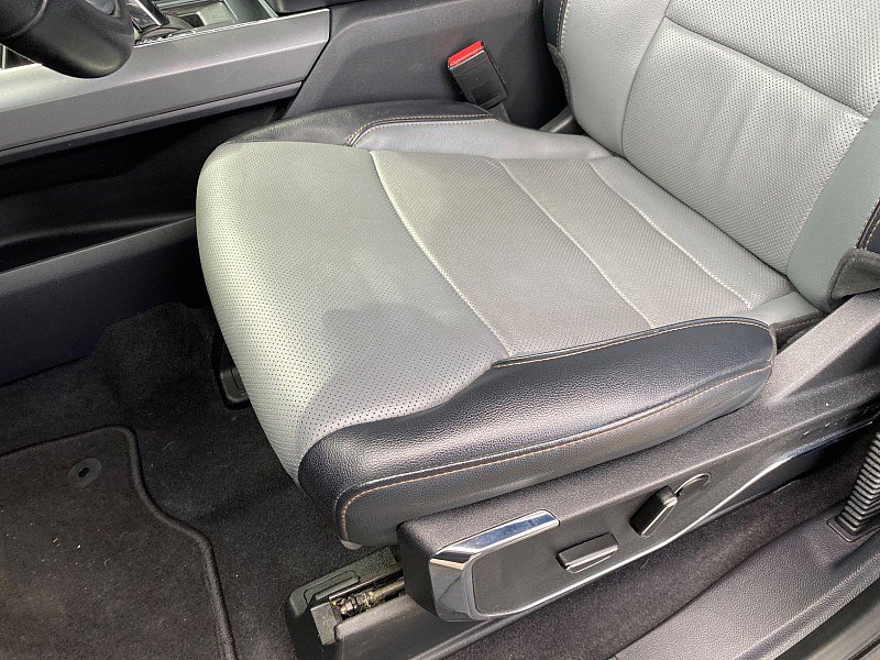 Used 2023 Ford F150 Lightning Lariat image 29