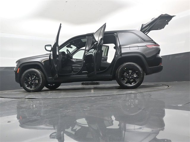 New 2025 Jeep Grand Cherokee Altitude image 51
