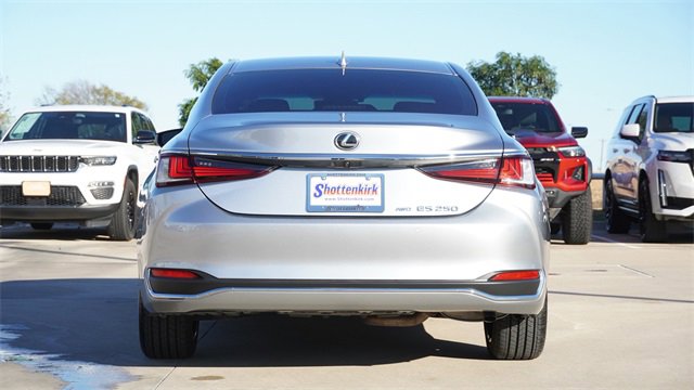 Used 2024 Lexus ES 250 w/ Premium Package image 8