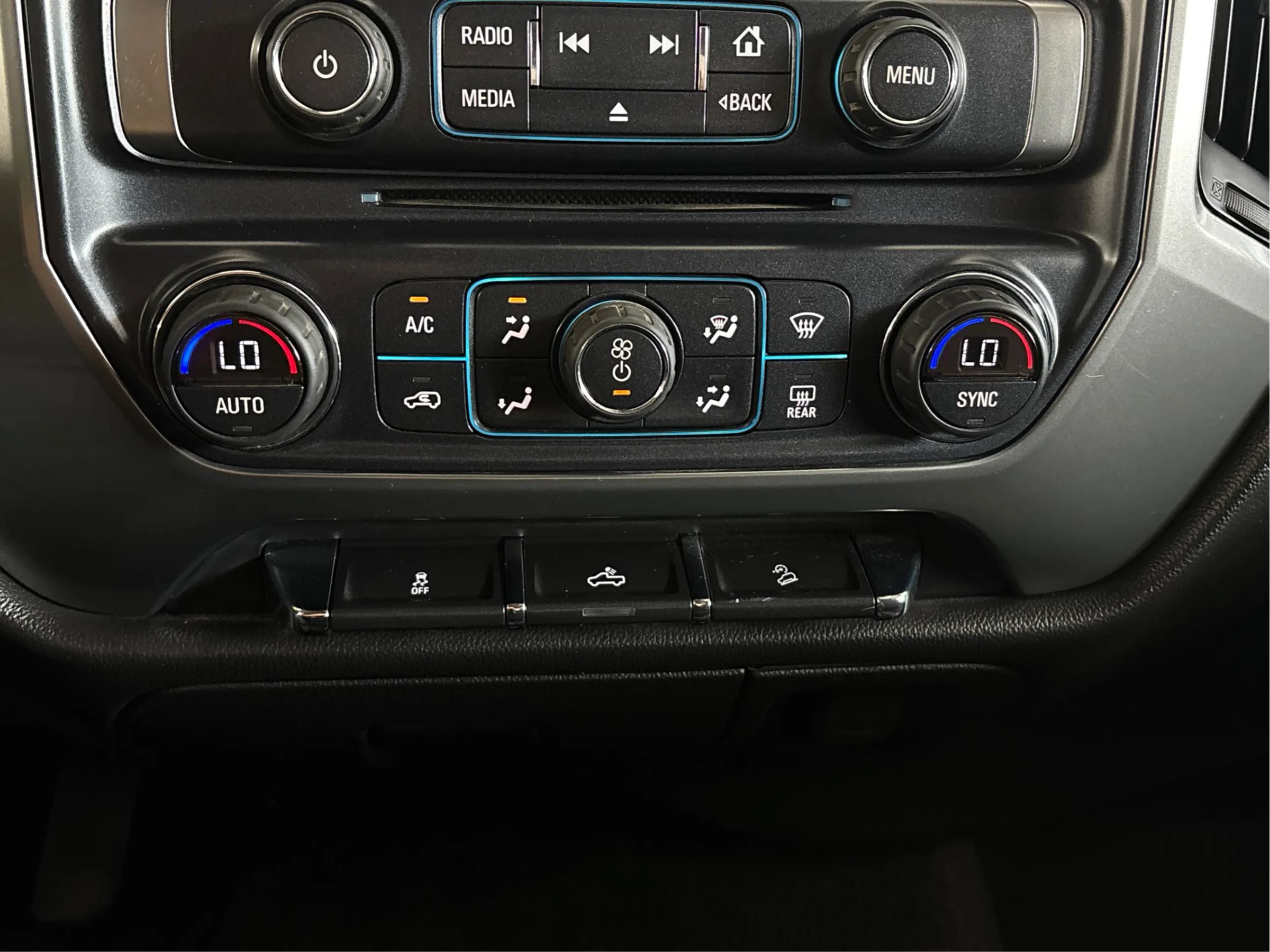 Used 2015 Chevrolet Silverado 2500 LT w/ LT Convenience Package AWD/4WD image 35