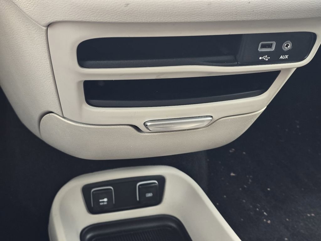 Used 2019 Chrysler Pacifica Touring-L w/ Advanced Safetytec Group FWD image 22