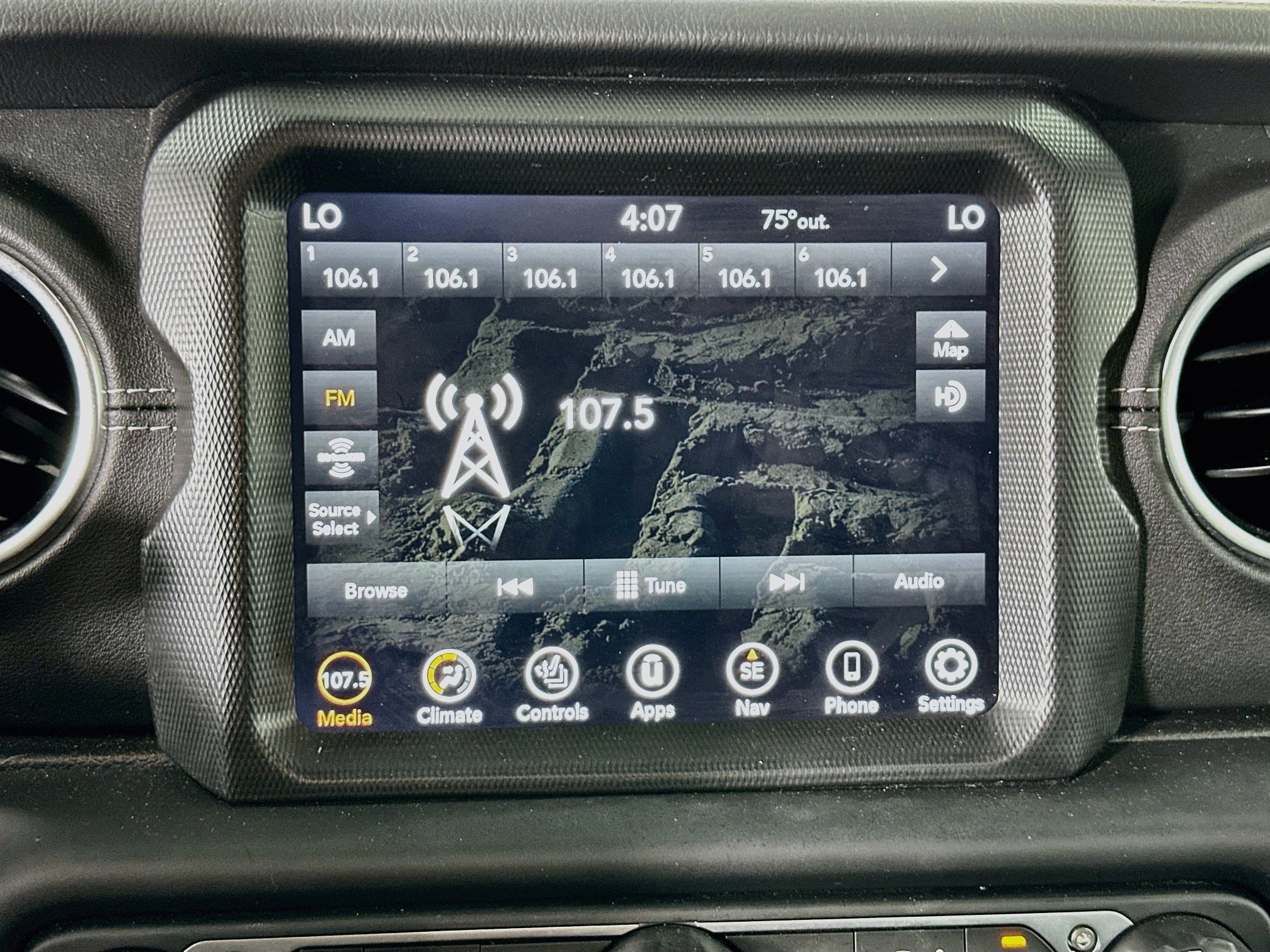 Used 2023 Jeep Wrangler Unlimited Sahara w/ Cold Weather Group AWD/4WD image 19