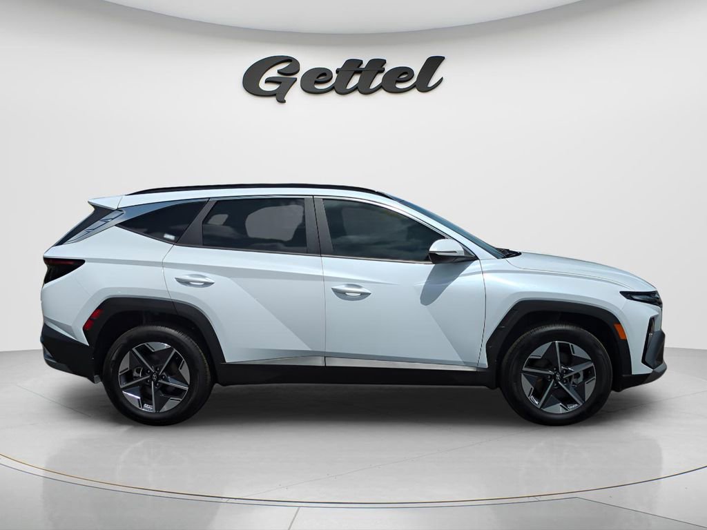 Certified 2025 Hyundai Tucson SEL AWD/4WD image 3