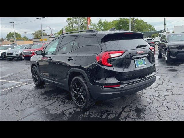 Used 2024 GMC Terrain SLE w/ Driver Convenience Package FWD image 6