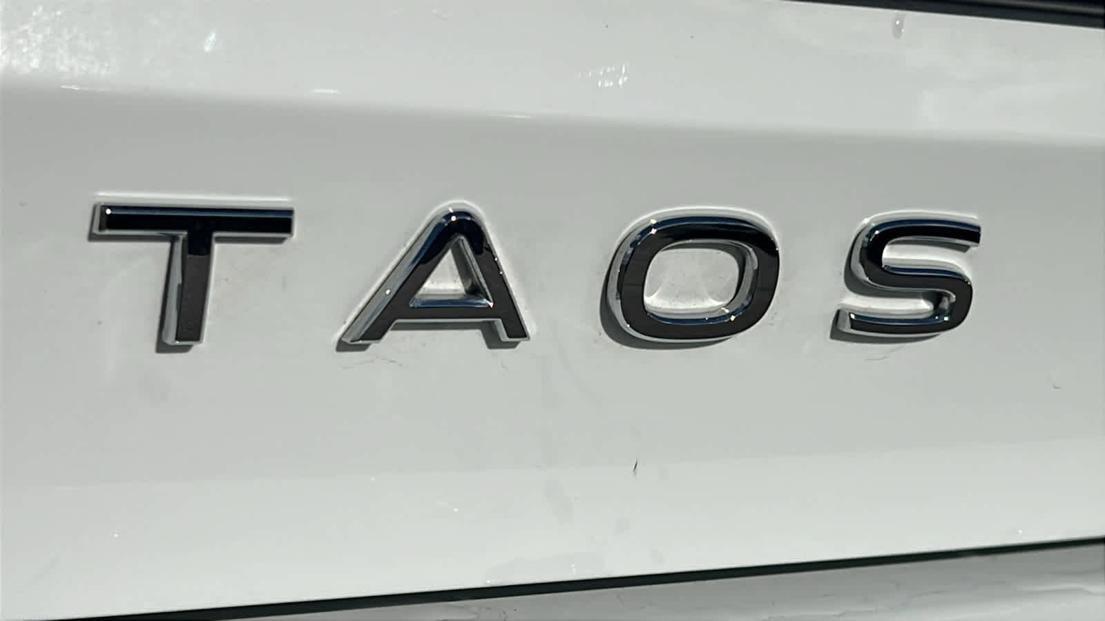 Used 2025 Volkswagen Taos SE image 28