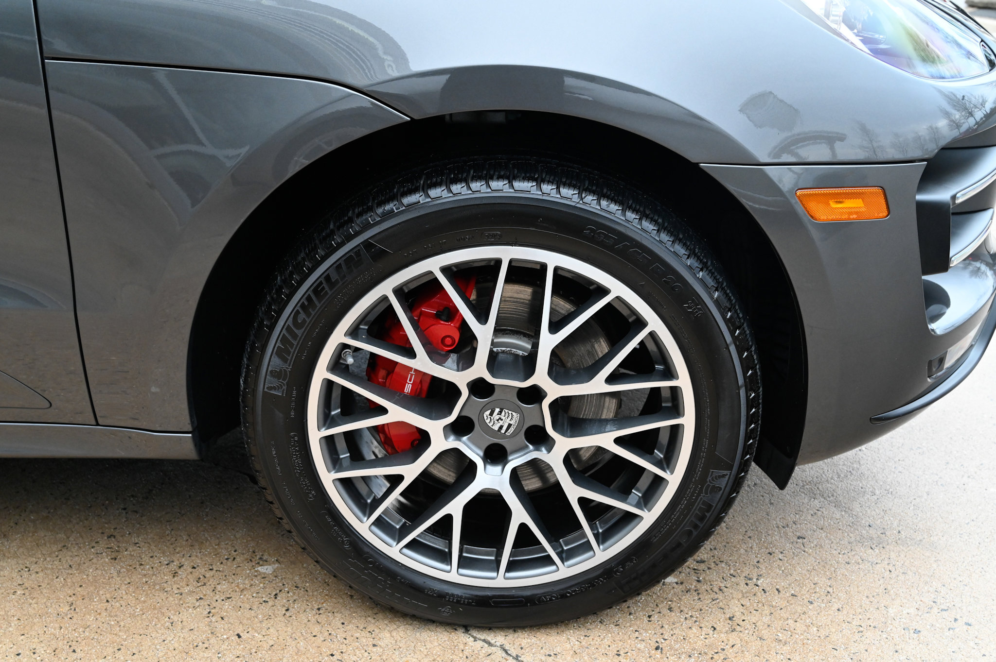 Used 2018 Porsche Macan Turbo image 12