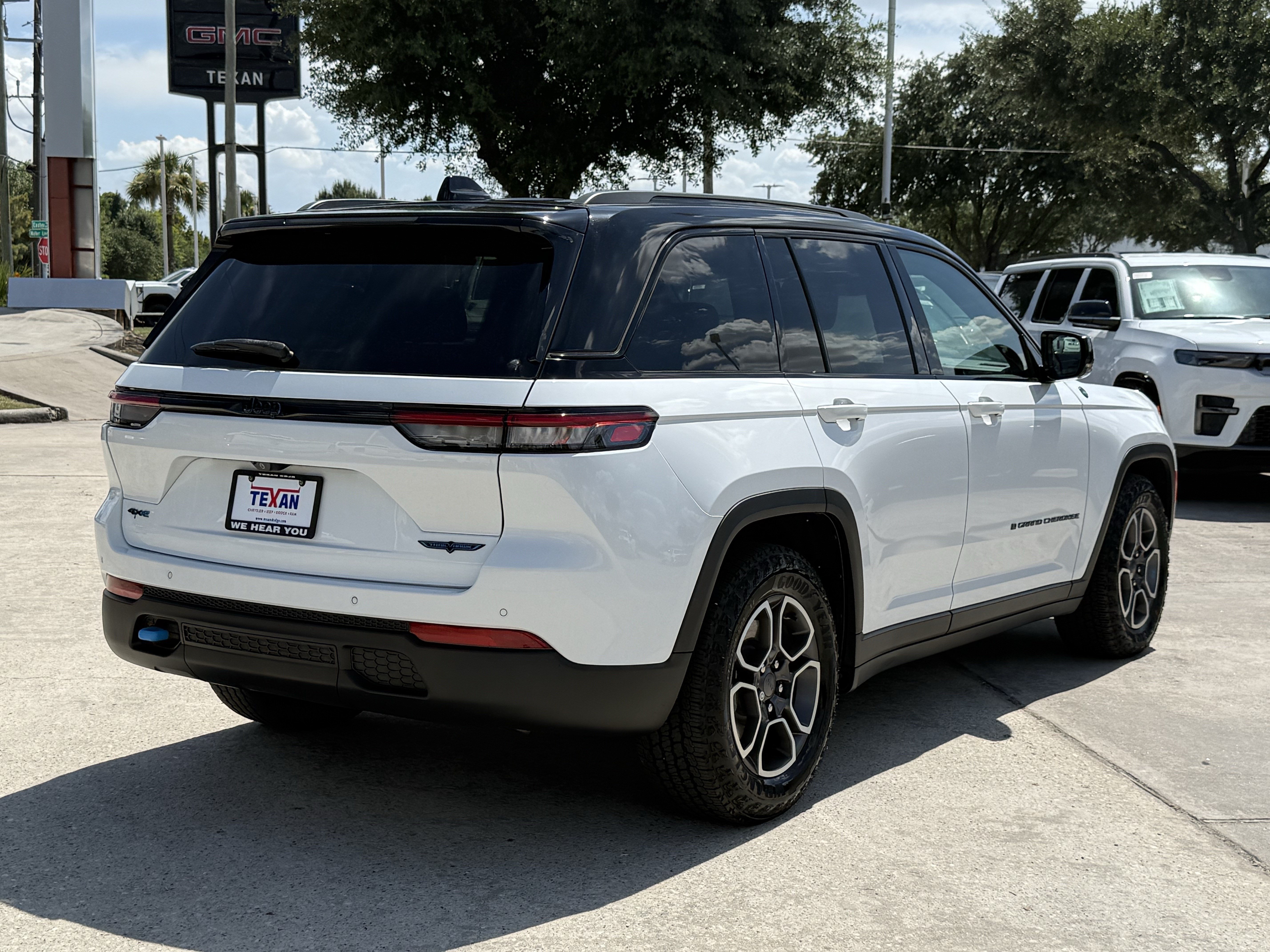 Used 2022 Jeep Grand Cherokee Trailhawk AWD/4WD image 5