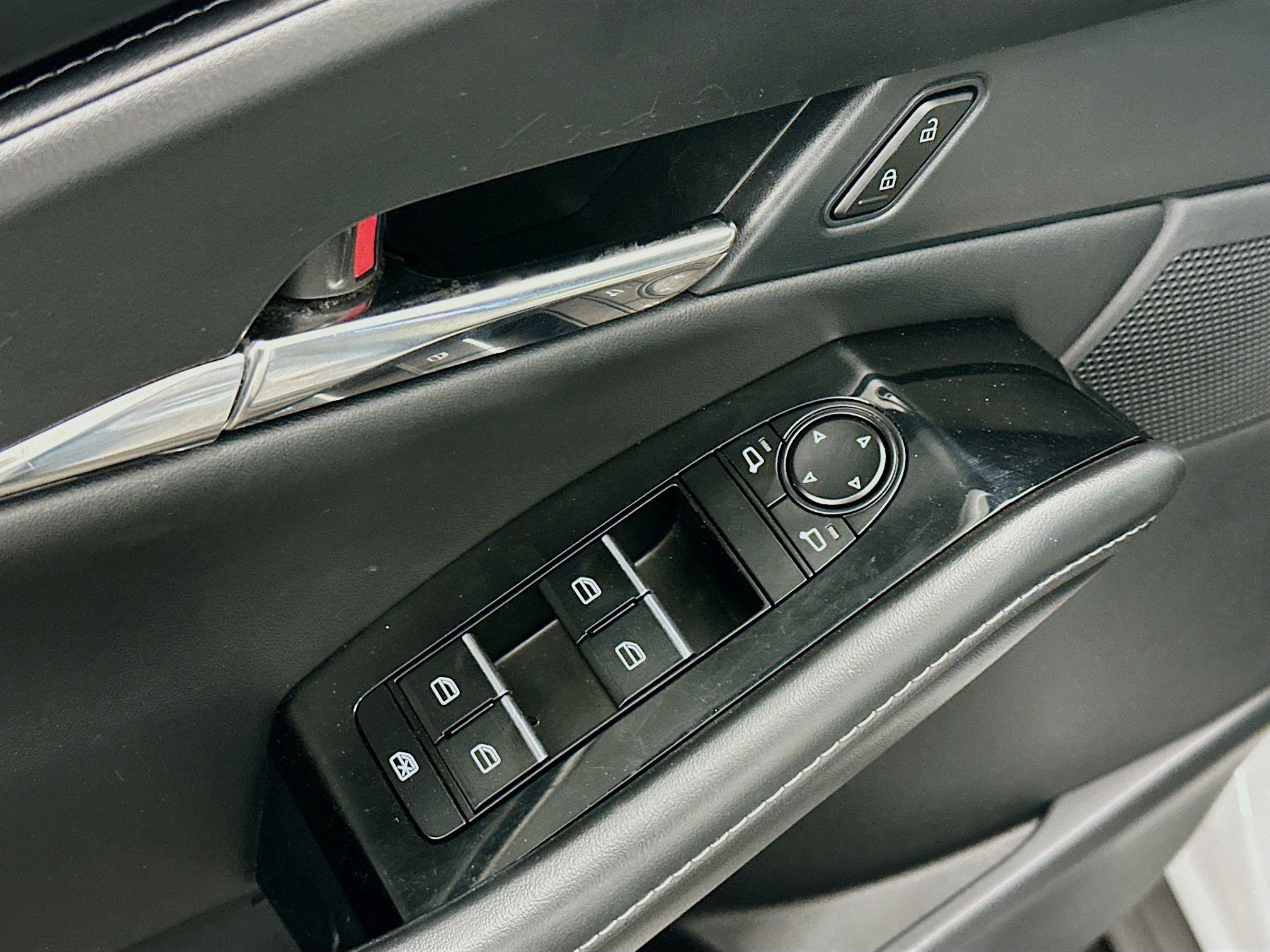 Used 2025 MAZDA CX-30 AWD 2.5 S w/ Preferred Package image 15