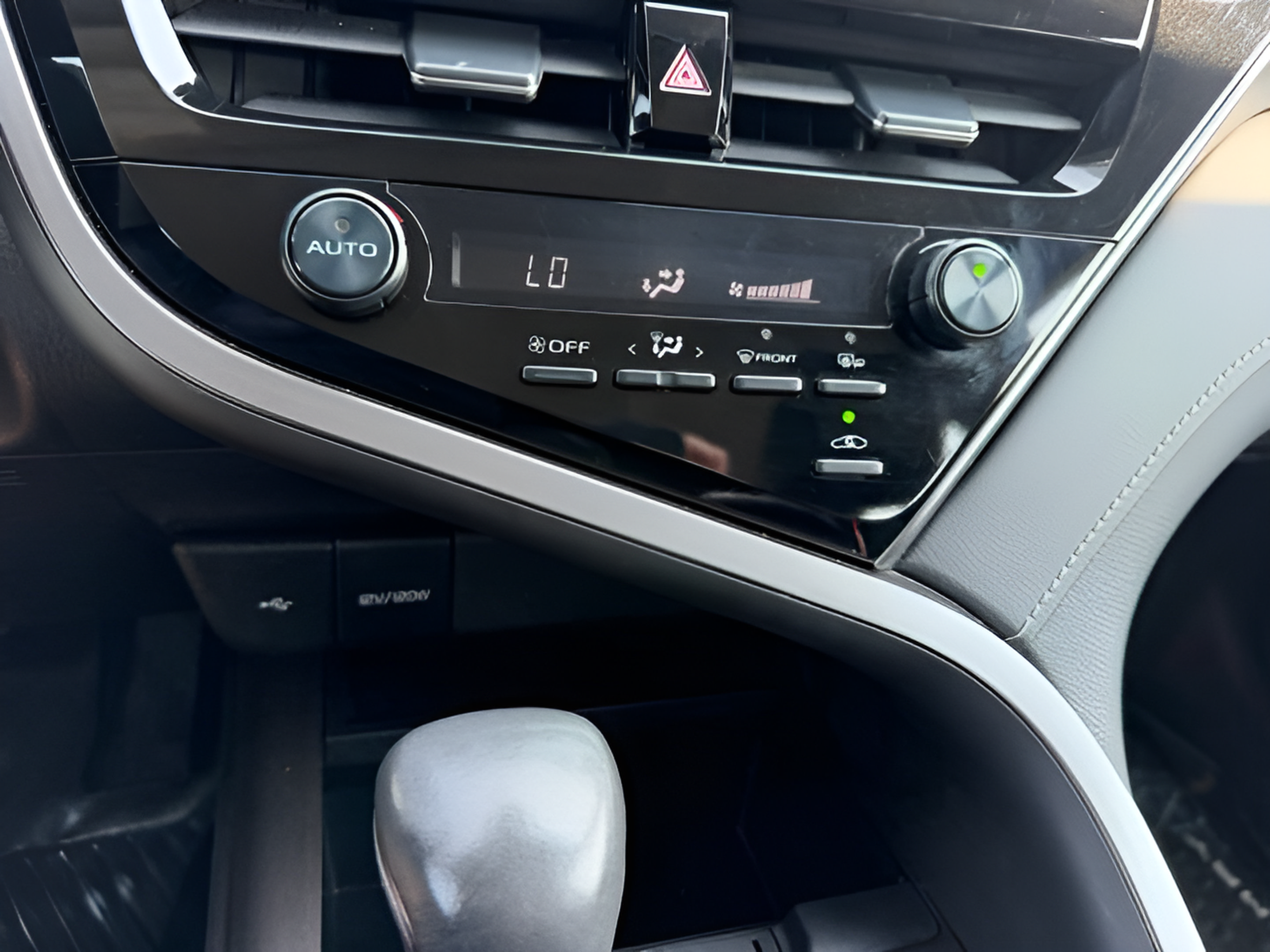 Used 2024 Toyota Camry SE FWD image 19