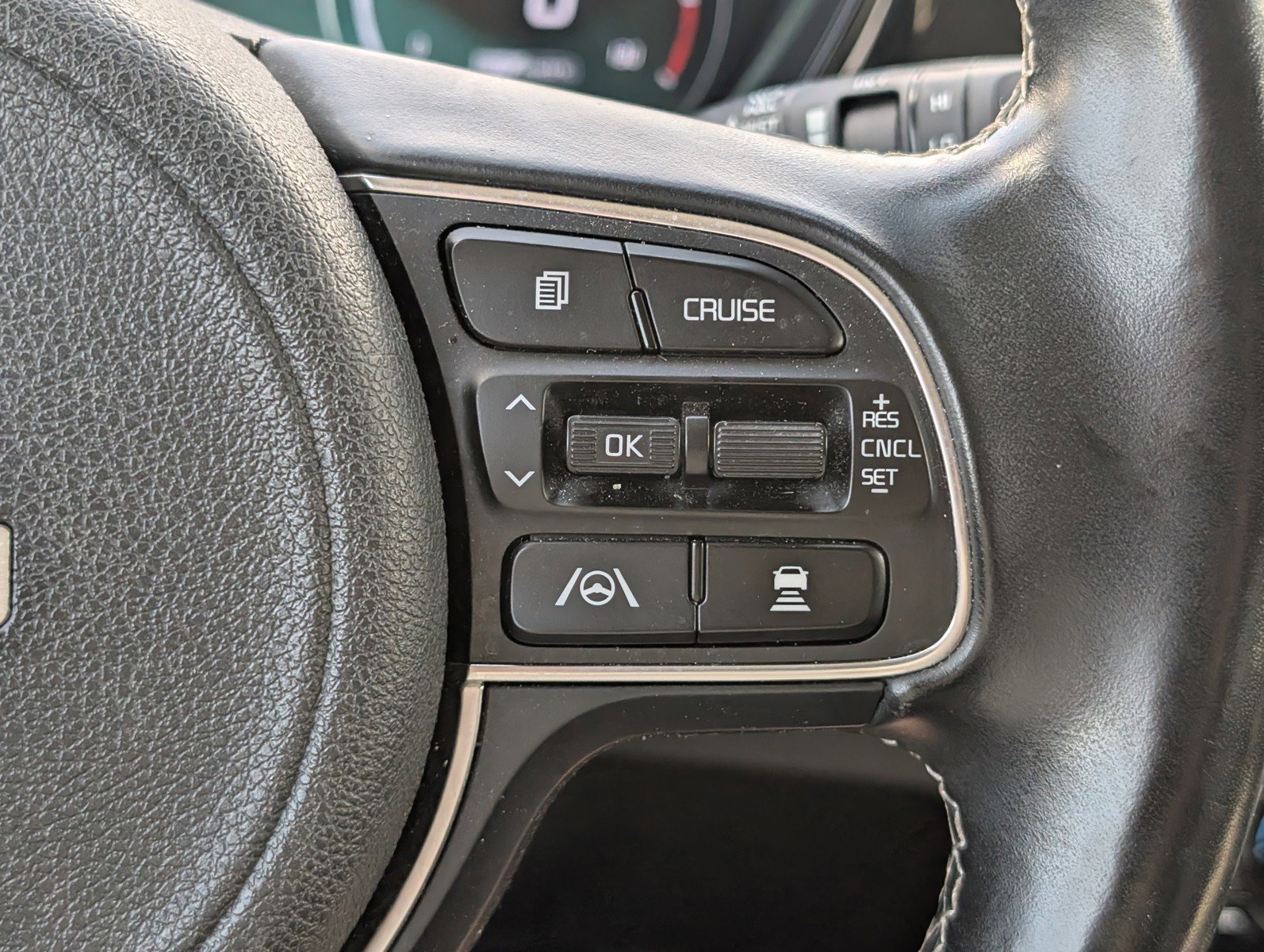 Used 2022 Kia Niro EX w/ Cold Weather Package FWD image 17