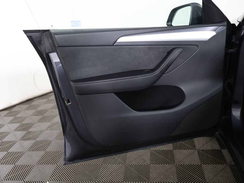 Used 2023 Tesla Model Y Long Range AWD/4WD image 22