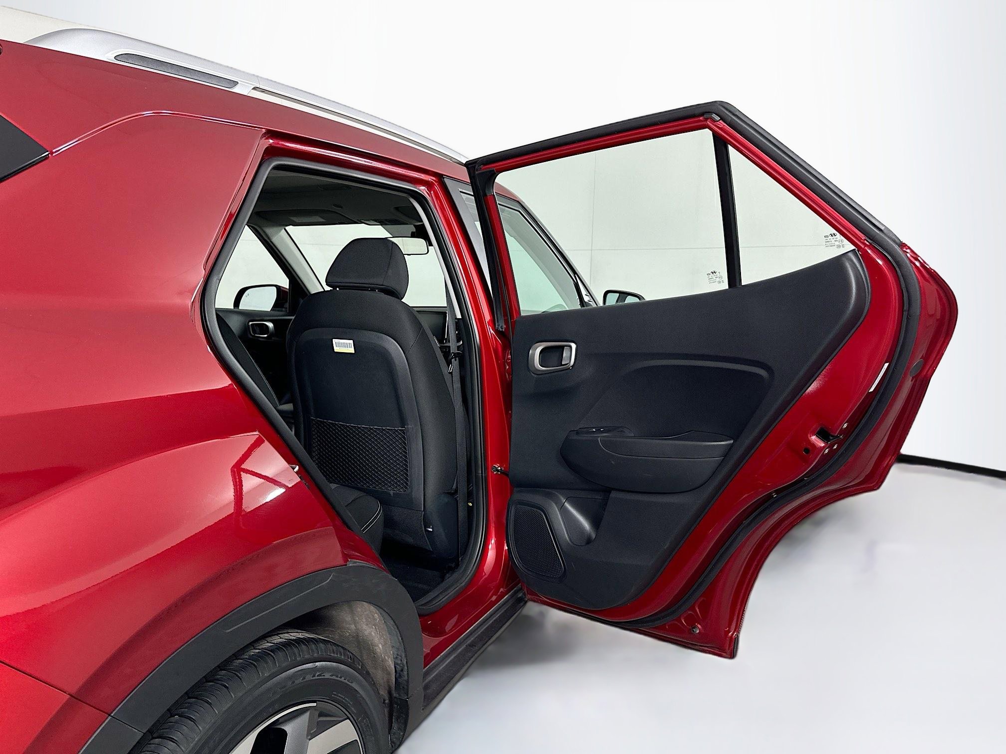 Used 2025 Hyundai Venue SEL image 29