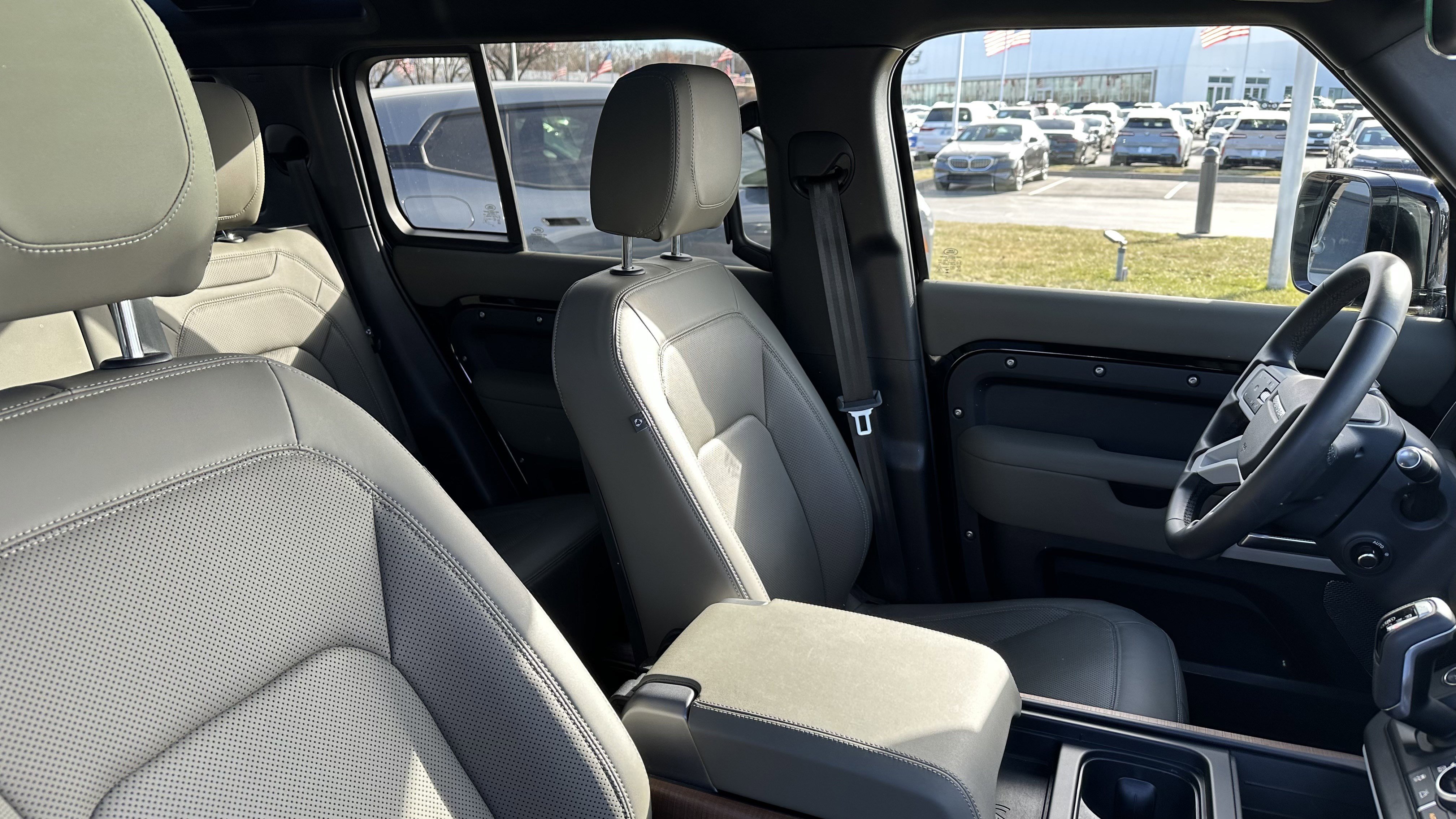 Used 2024 Land Rover Defender 110 X-Dynamic SE image 33