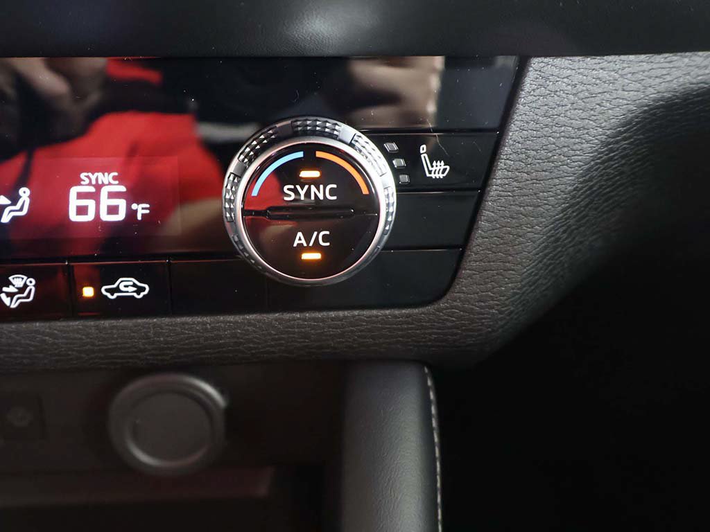 New 2026 Mitsubishi Outlander LE AWD/4WD image 51