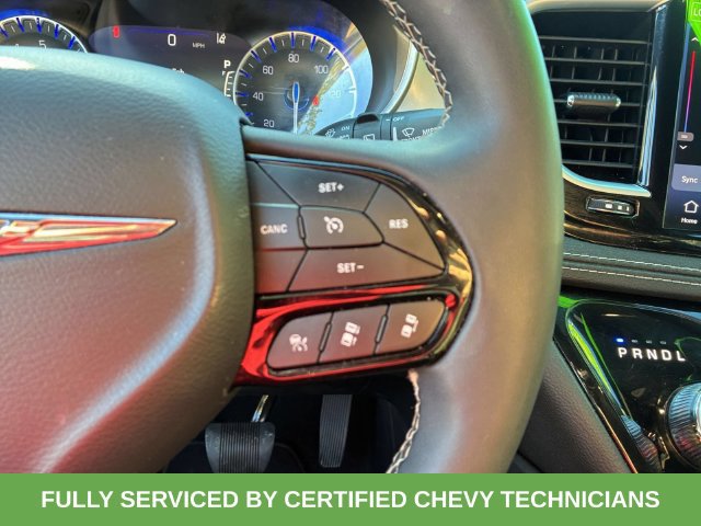 Used 2025 Chrysler Pacifica Limited FWD image 26
