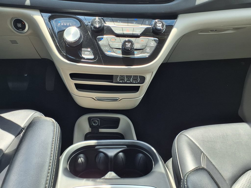 Used 2024 Chrysler Pacifica Touring-L FWD image 30