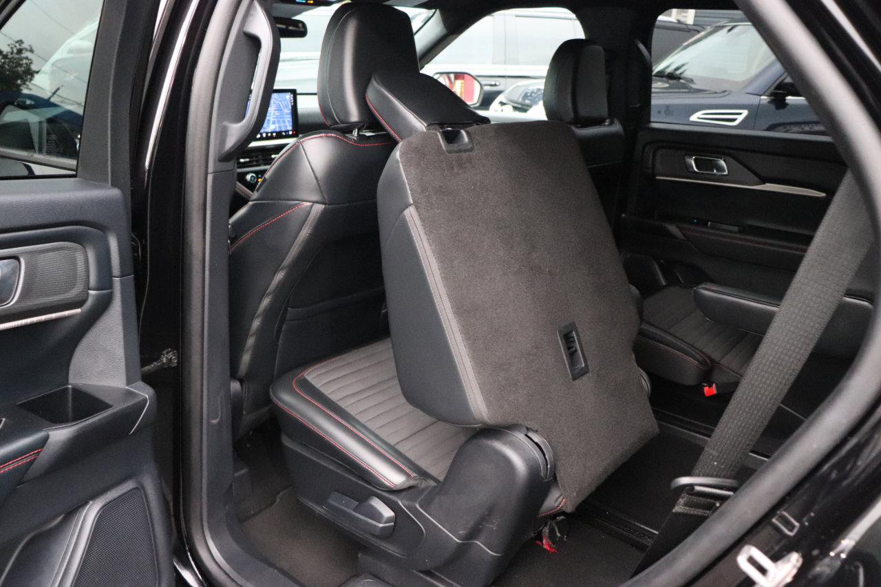 Used 2025 Ford Explorer ST-Line image 26