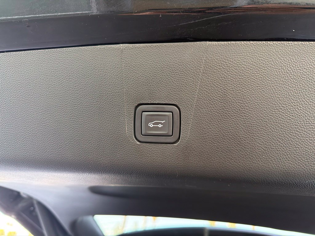 Used 2023 Chevrolet Traverse Premier w/ Redline Edition FWD image 26