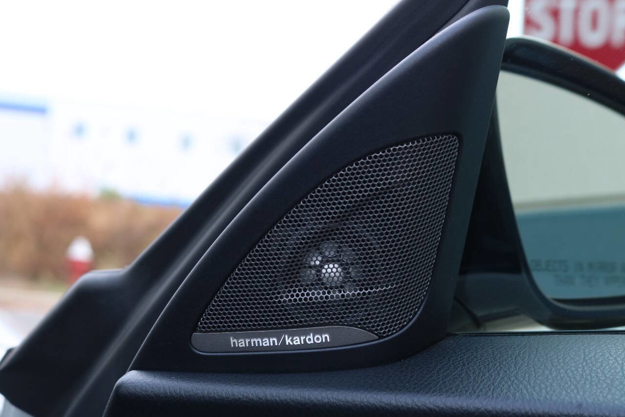 Used 2018 BMW M240i Convertible image 31