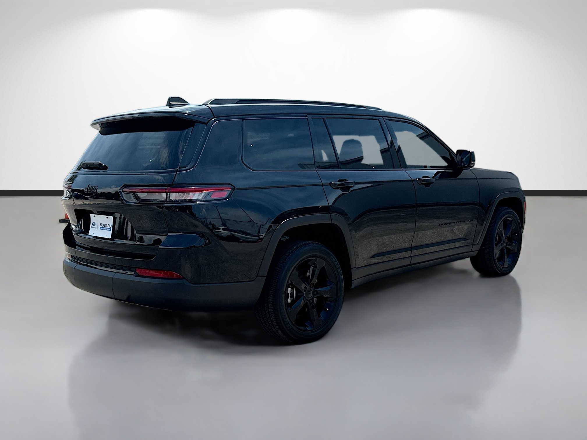 Used 2024 Jeep Grand Cherokee L Altitude AWD/4WD image 3
