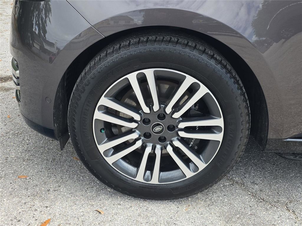 Used 2023 Land Rover Range Rover SE image 9