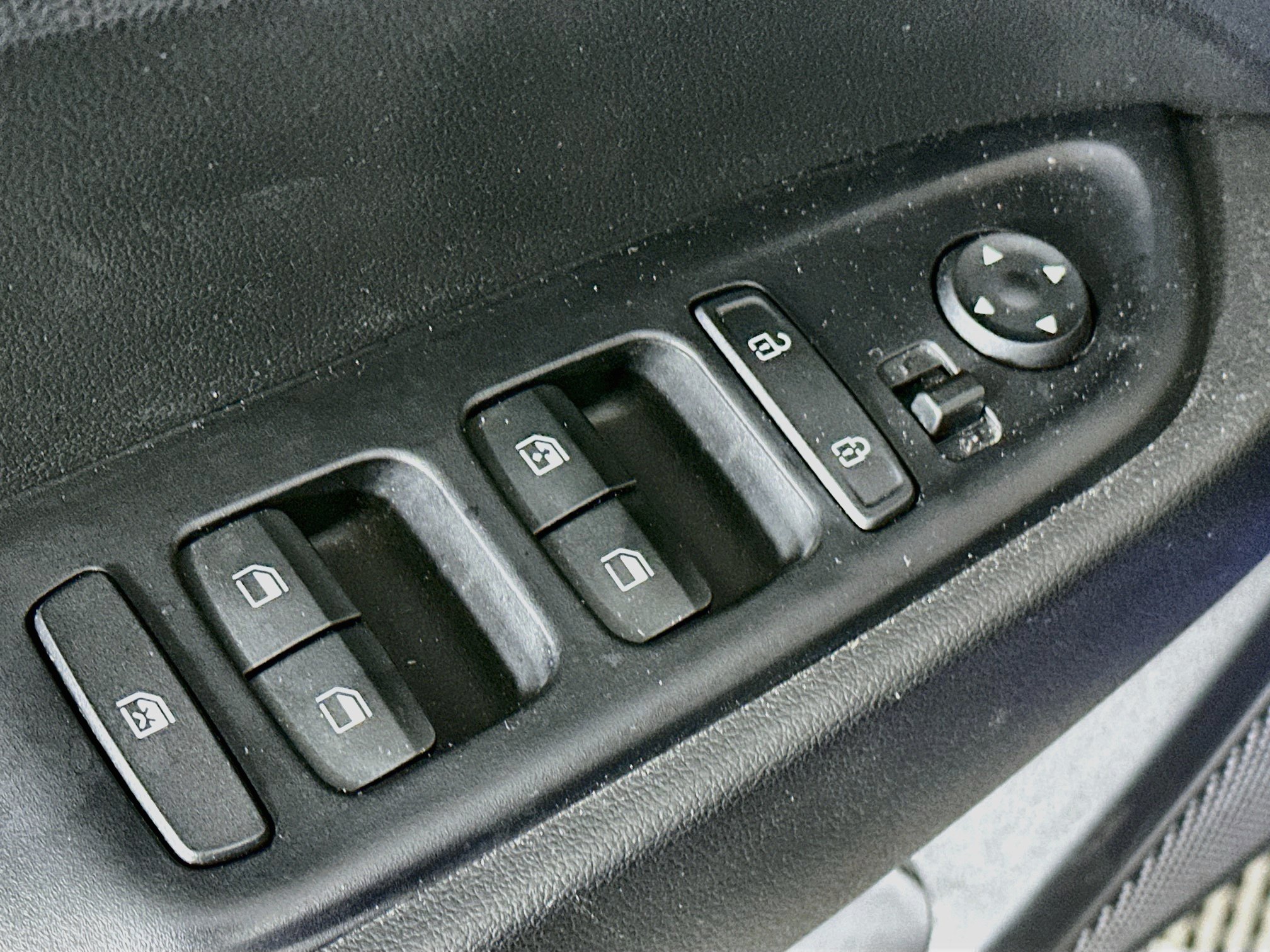 Used 2025 Hyundai Venue SEL FWD image 15