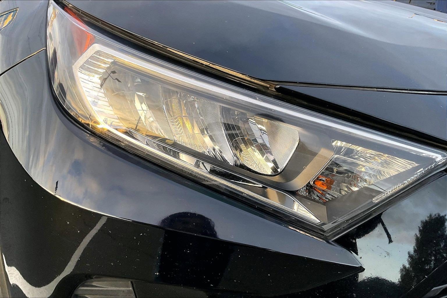 Used 2021 Toyota RAV4 XLE image 27