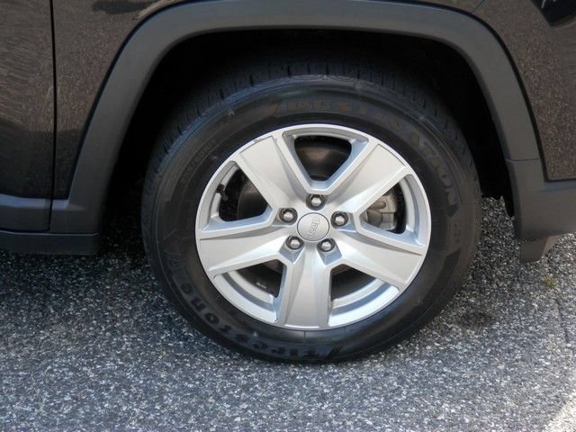 Used 2022 Jeep Compass Latitude w/ Sun and Sound Group AWD/4WD image 10