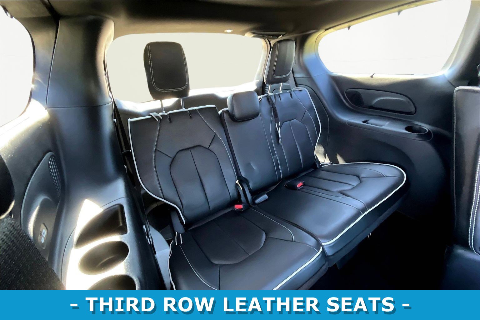 Used 2022 Chrysler Pacifica Limited w/ Uconnect Theater Family Group image 27