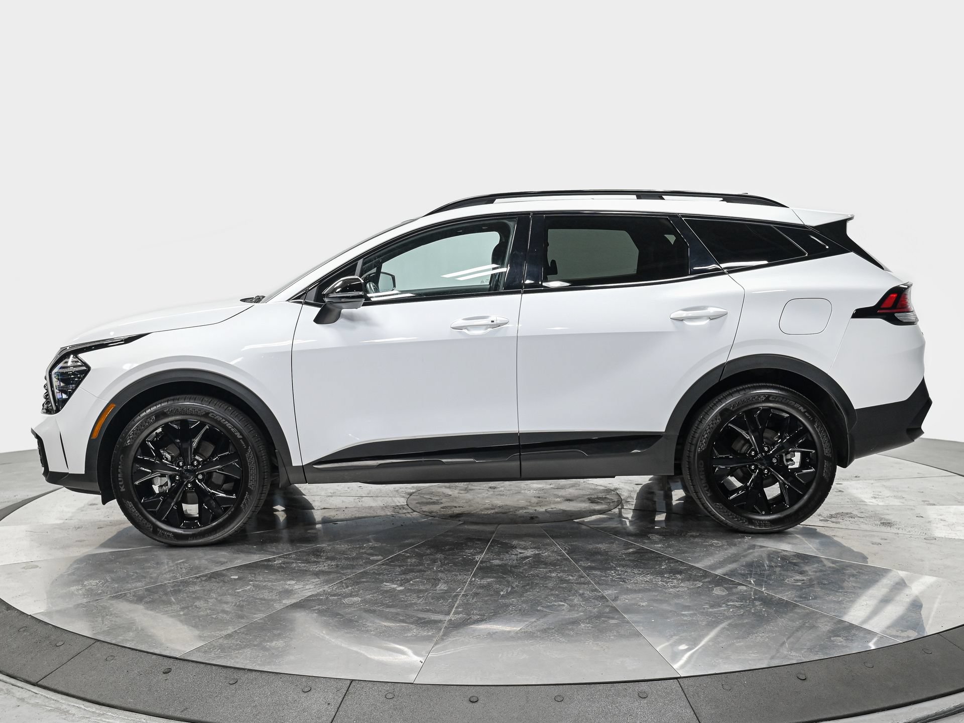 Used 2025 Kia Sportage X-Line w/ Premium Package AWD/4WD image 2