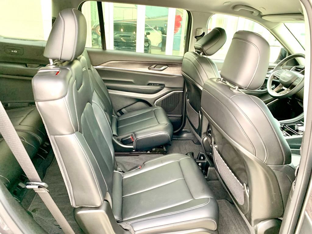 Used 2022 Jeep Grand Cherokee L Limited RWD image 35