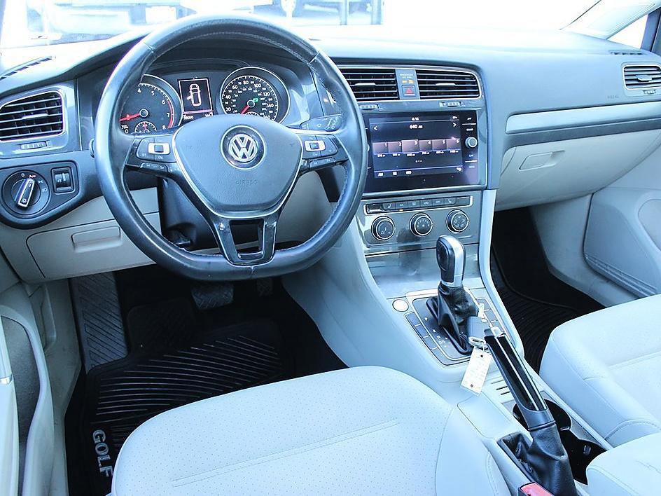 Used 2018 Volkswagen Golf SE image 15