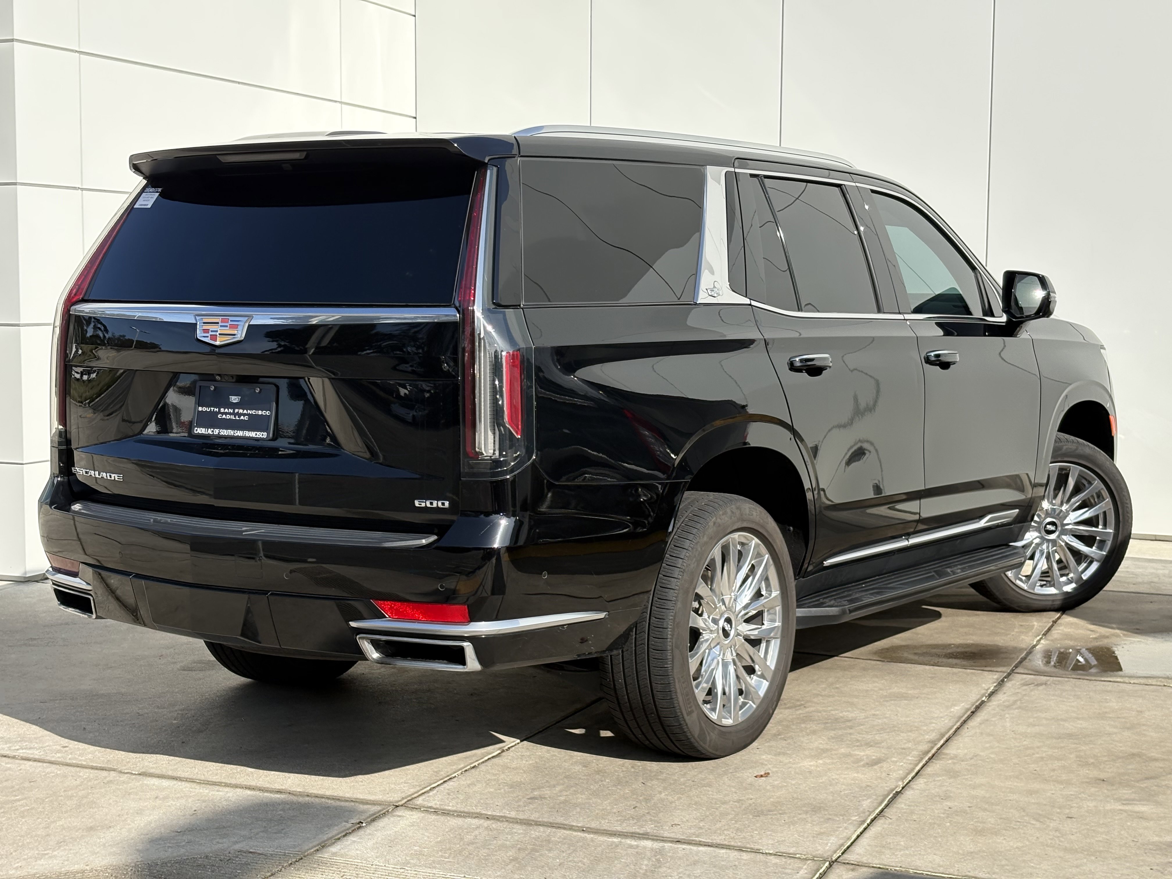Used 2022 Cadillac Escalade Premium Luxury image 7