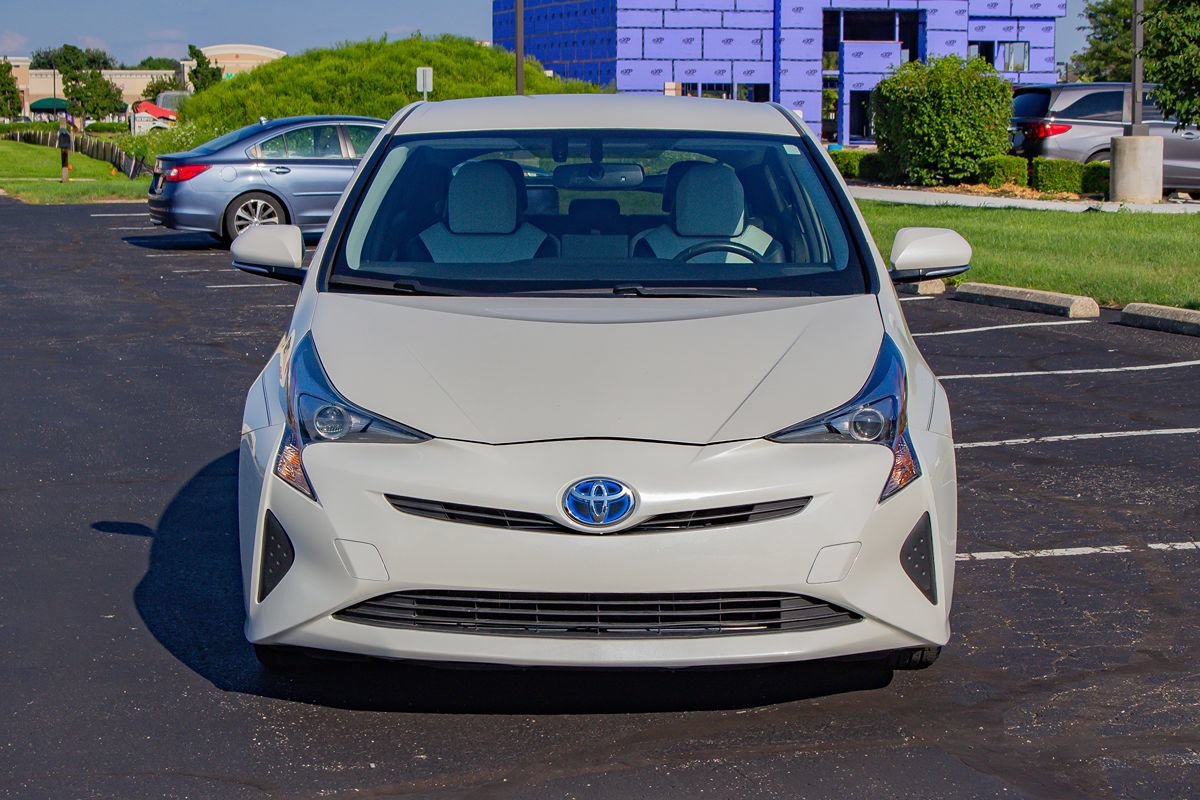 Used 2016 Toyota Prius Four FWD image 2