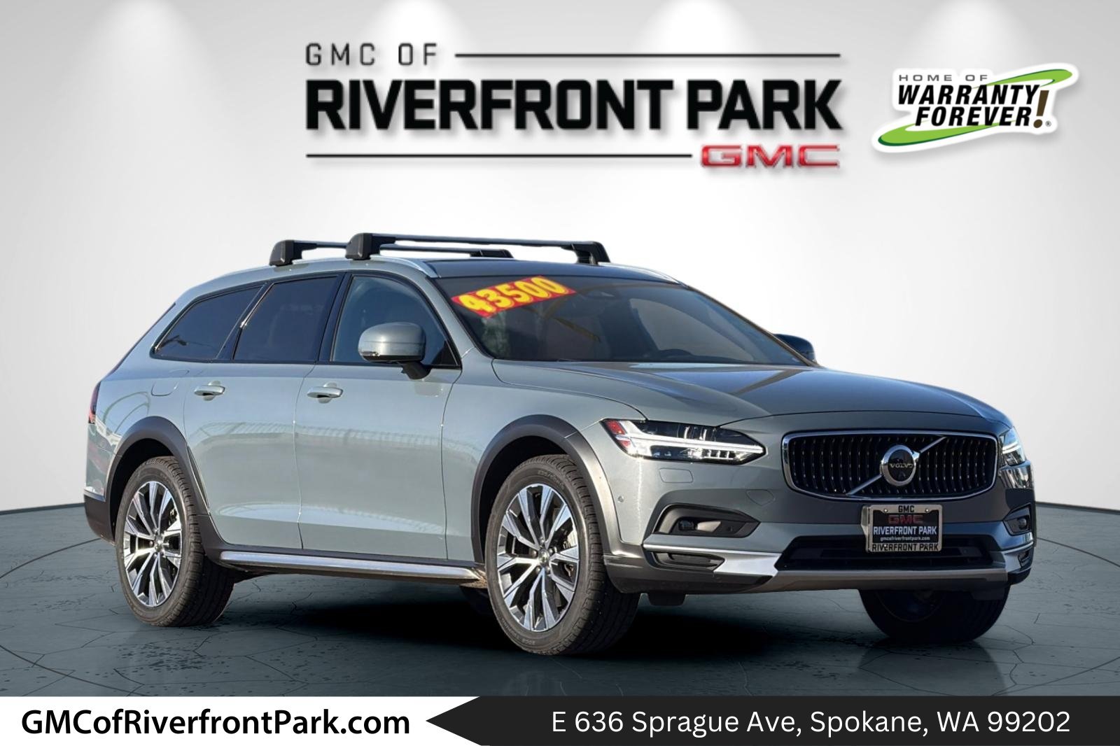 Used 2022 Volvo V90 B6 Cross Country AWD/4WD image 1