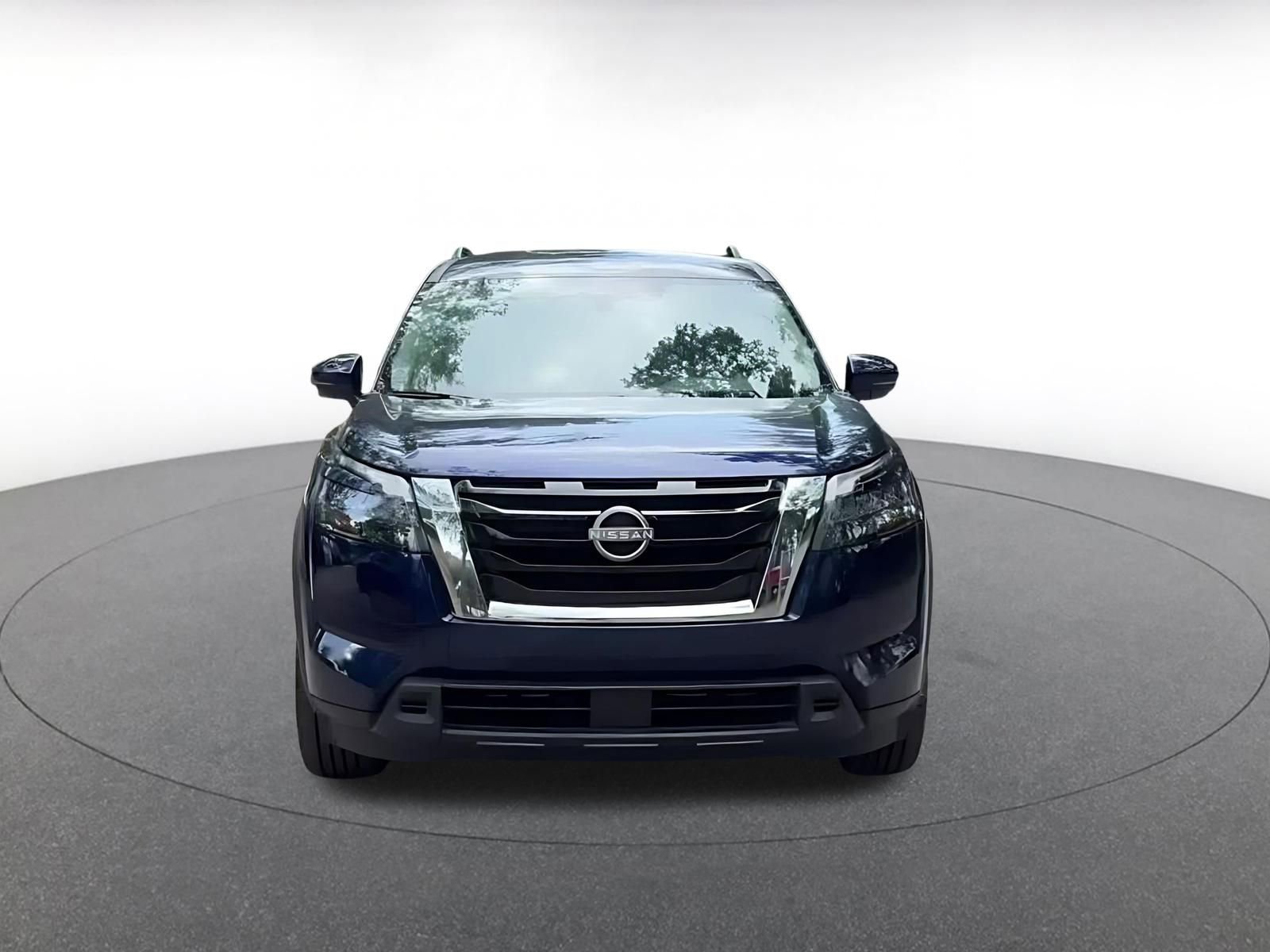 Used 2025 Nissan Pathfinder SV FWD image 4