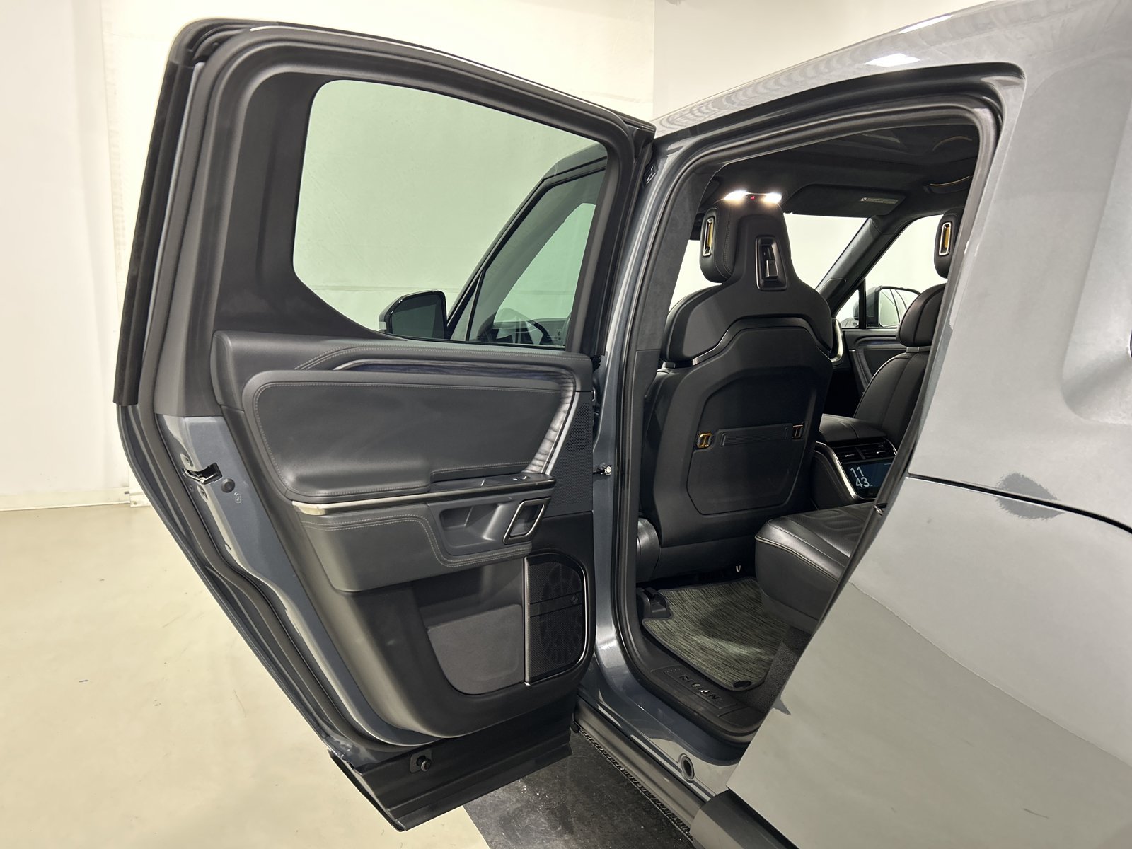 Used 2024 Rivian R1T Adventure AWD/4WD image 17