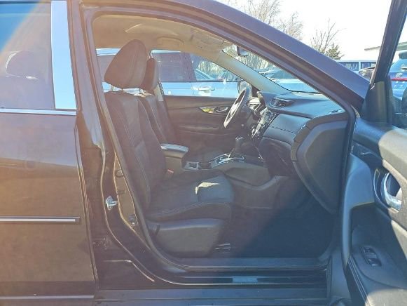 Used 2017 Nissan Rogue S image 4