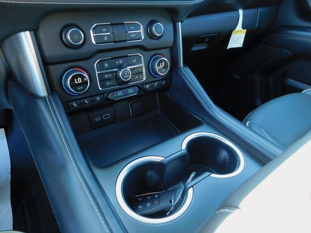 Used 2024 Chevrolet Suburban Premier w/ Premium Package image 31