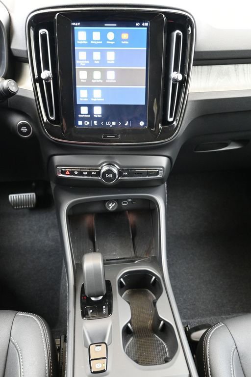 Certified 2025 Volvo XC40 B5 Core image 28