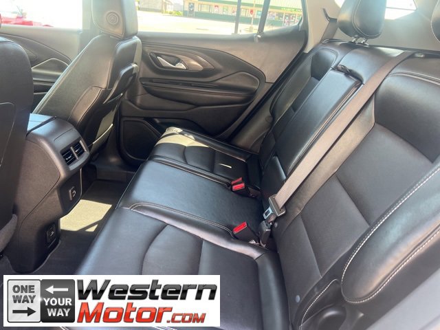 Used 2023 GMC Terrain SLT image 17